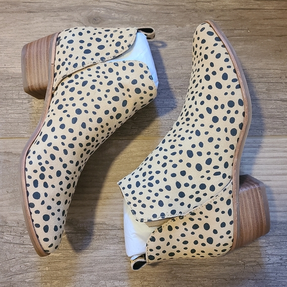 NIB Dolce Vita Stacked Heel Leopard Suede Booties - Picture 9 of 9